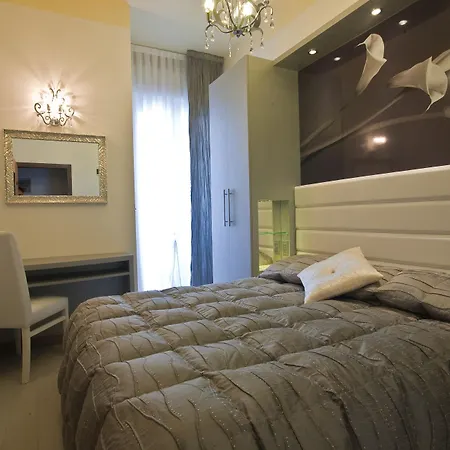 Paola Hotel
