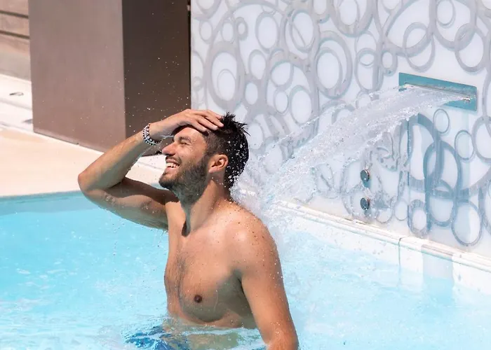 Ξενοδοχείο Paola 3*